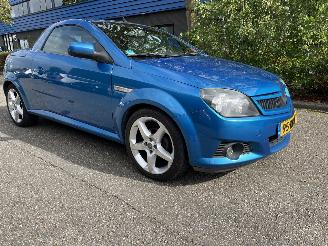 krockskadad bil auto Opel Tigra 1.8 2005/10