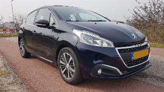 Vaurioauto  passenger cars Peugeot 208 1.2 pure tech 2019/11