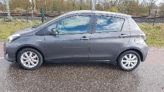 Schadeauto Toyota Yaris 1.5 FULL HYBRID DYNAMIC 2014/2
