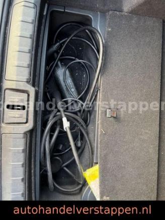 Porsche Taycan 350KW Panorama-Glasdach Leder 20zoll picture 25