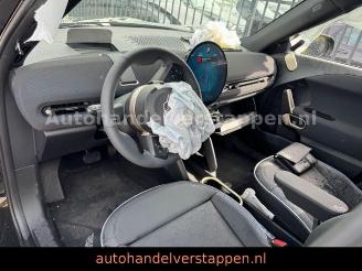 Mini Aceman SE 49.2KWH 218PS PANO HARMAN picture 23