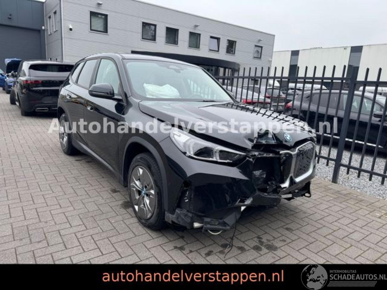 BMW iX1 20eDrive 150KW Harman LED Premium-Paket