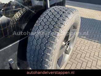 Land Rover Defender 110 D250 3.0L X-Dynamic SE Pano BLACK P picture 11
