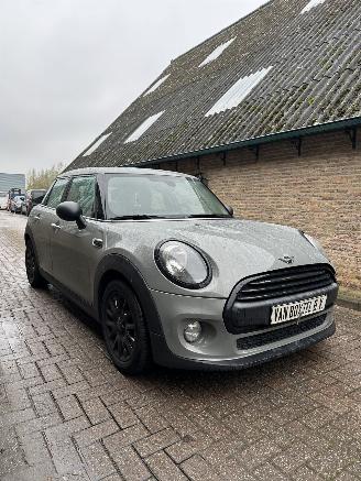 Vaurioauto  passenger cars Mini One  2019/4