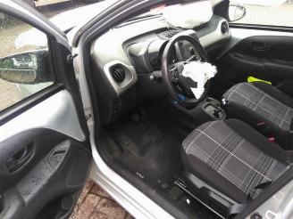 Peugeot 108 108, Hatchback, 2014 1.0 12V picture 15