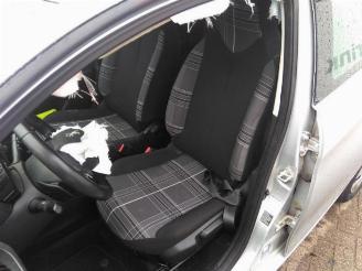 Peugeot 108 108, Hatchback, 2014 1.0 12V picture 16