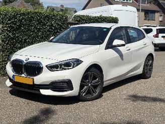 Auto incidentate BMW 1-serie 118i Executive Edition AUTOMAAT 136PK 2021/2