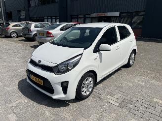 krockskadad bil auto Kia Picanto 1.0 CVVT EconomyPlusLine 2019/3