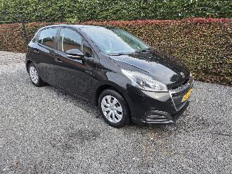 Vaurioauto  passenger cars Peugeot 208 1.2 PureTech Active 2018/3
