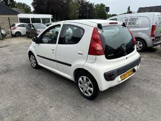 Unfallwagen Peugeot 107 1.0 12v 5-drs airco 2012/4