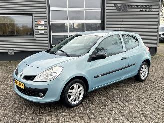 Vaurioauto  passenger cars Renault Clio 1.2 TCE Expression 2008/9