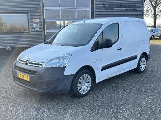 damaged passenger cars Citroën Berlingo 1.6 BlueHDI 75 Club marge 2017/3