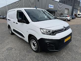 krockskadad bil bedrijf Citroën Berlingo 1.5 BlueHDi 100 S&S L2 2023/10