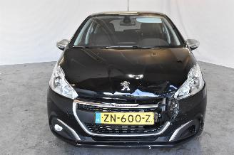 Peugeot 208 1.2 PureT. Signature picture 2