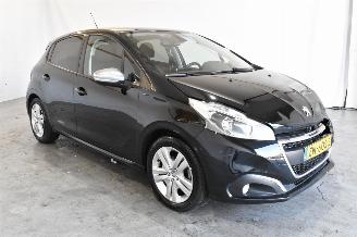 Peugeot 208 1.2 PureT. Signature picture 1