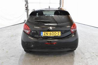 Peugeot 208 1.2 PureT. Signature picture 6