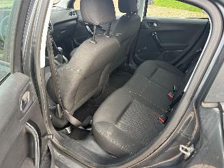 Peugeot 208 1.2 PureT. Blue Lion picture 9