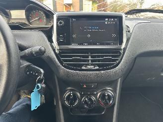 Peugeot 208 1.2 PureT. Blue Lion picture 12
