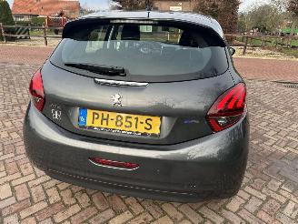 Peugeot 208 1.2 PureT. Blue Lion picture 7