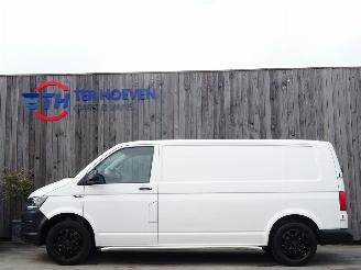 Schadeauto Volkswagen Transporter T6 2.0 TDi Lang Airco Navi Apple Carplay Trekhaak 75KW Euro 5 2017/4