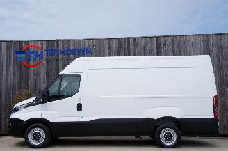 Damaged car Iveco Daily 35S13 2.3 HPi L2H2 Hi-Matic Airco Navi Trekhaak 93KW 2016/1