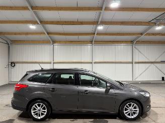 skadebil auto Ford Focus 1.0 74kW Lease Edition 2017/10