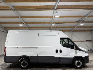 skadebil auto Iveco Daily 2.3 85kW Airco 35S12V H3 2019/1