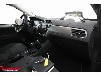 Volkswagen Touran 2.0 TDI 150 PK DSG Navi Clima Cruise SHZ PDC picture 14