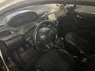 Peugeot 208 1.2 VTI  Active picture 9