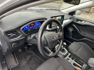 Ford Focus 1.0 EcoBoost Hybrid Titanium  Stationcar picture 16