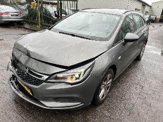skadebil auto Opel Astra Sports Tourer 1.0 Turbo  120 Jaar Edition 2019/5