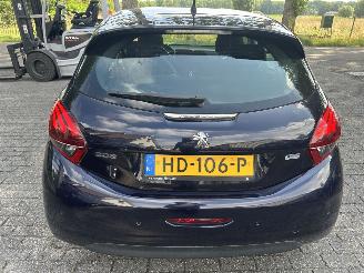 Peugeot 208 1.2 Puretech  Allure picture 8
