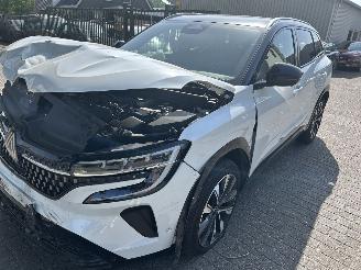 damaged passenger cars Renault Austral 1.2 Mild Hybride Advanced 130 Techno  ( Panoramadak ) 2024/2