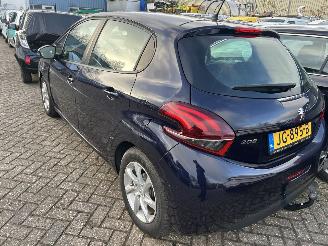 Peugeot 208 1.2 PureTech Active picture 4