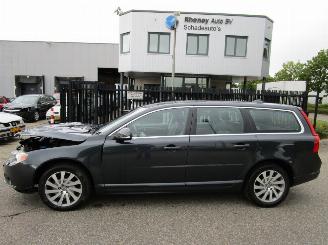 uszkodzony samochody osobowe Volvo V-70 T4 132kW Limited Edition 2012/1