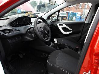Peugeot 208  picture 16