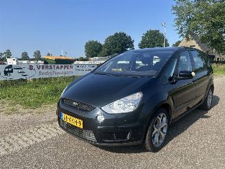 skadebil auto Ford S-Max 2.0 Titanium 5p. MOTORSCHADE ! 2010/2
