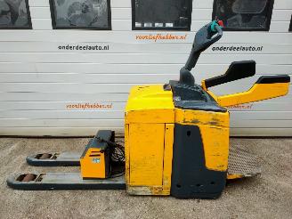 krockskadad bil camper Jungheinrich  ERE 225 Elektrische palletwagen met lader 2017/1