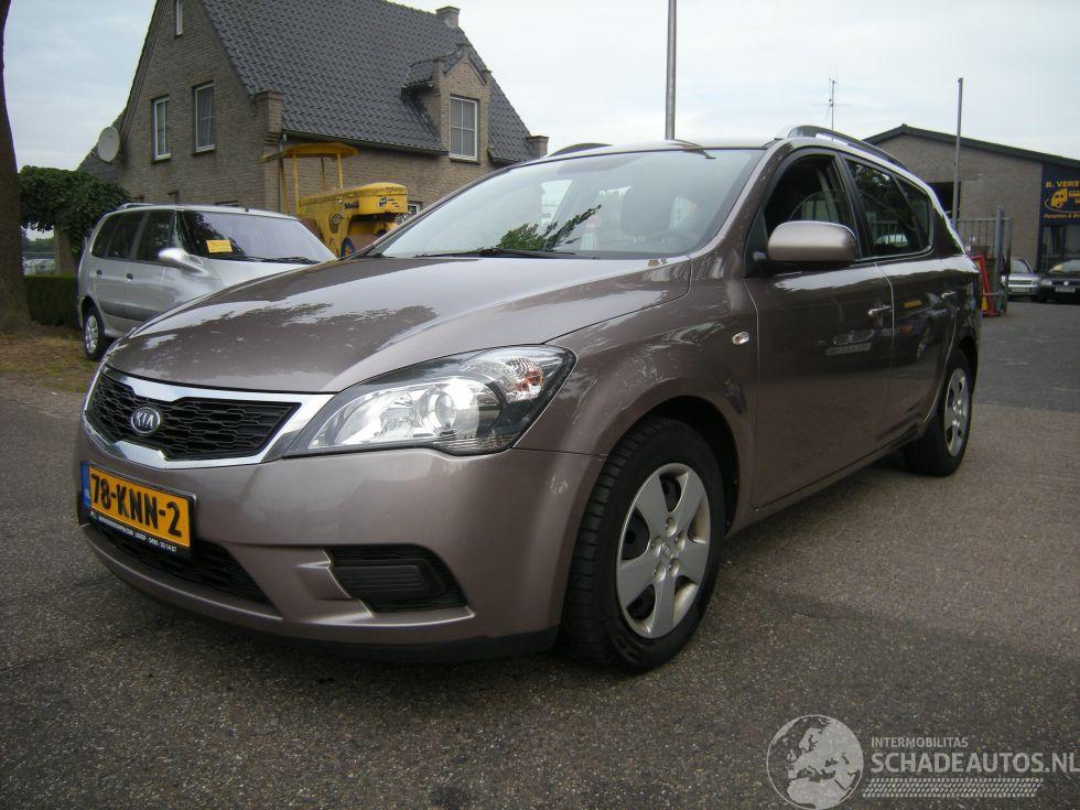 Kia Cee d 1.6 CRDI X-TRA 85 KW MET OA CLIMATRONIC ENZ PRIJS IS INCL BTW EN BPM