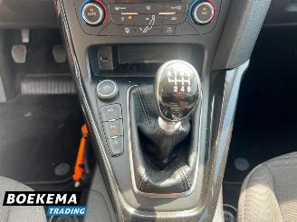 Ford Focus Wagon 1.5 TDCI Titanium Navigatie Climate Cruise PDC Trekh. picture 32