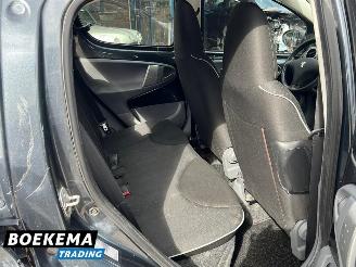 Peugeot 107 1.0-12V XS Airco 5-Deurs picture 14