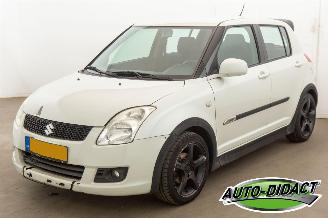 krockskadad bil auto Suzuki Swift 1.3 Airco Camera Shogun 2009/2