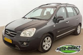 Vaurioauto  passenger cars Kia Carens 2.0 CVVT 7p. Clima X-ecutive 2007/5