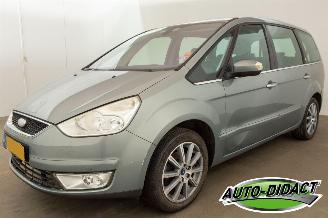 krockskadad bil auto Ford Galaxy 2.0-16V Ghia Motorschade 2009/3
