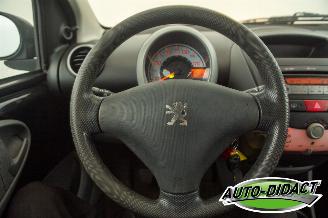 Peugeot 107 1.0-12V XS Airco picture 5