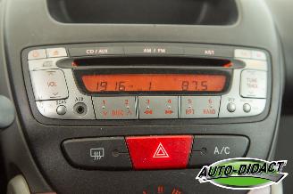 Peugeot 107 1.0-12V XS Airco picture 7