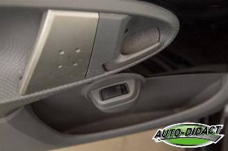 Peugeot 107 1.0-12V XS Airco picture 10