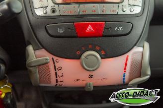 Peugeot 107 1.0-12V XS Airco picture 8