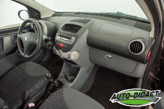 Peugeot 107 1.0-12V XS Airco picture 13