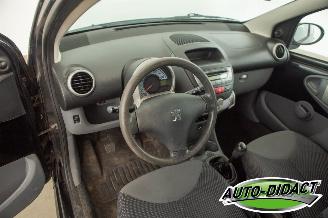 Peugeot 107 1.0-12V XS Airco picture 18